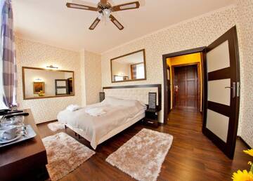 Фото номера Comfort Double Room with unlimited access to Roman Terms Курортные отели Pałac Saturna г. Челядзь 2